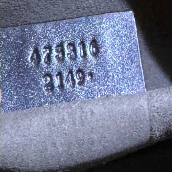 Gucci GG Signature Web Pouch - Picture 8 of 8